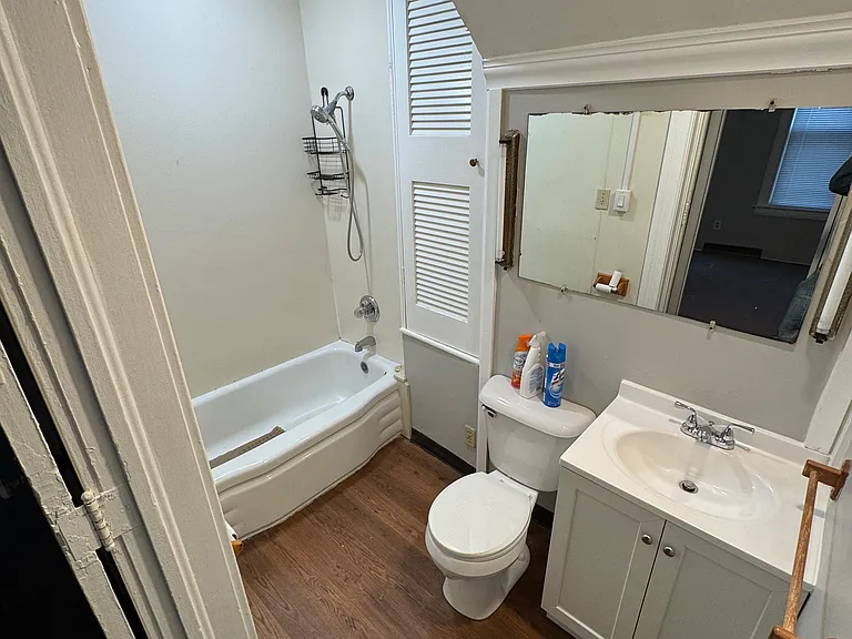708 W Washington St #1 — Photo 4