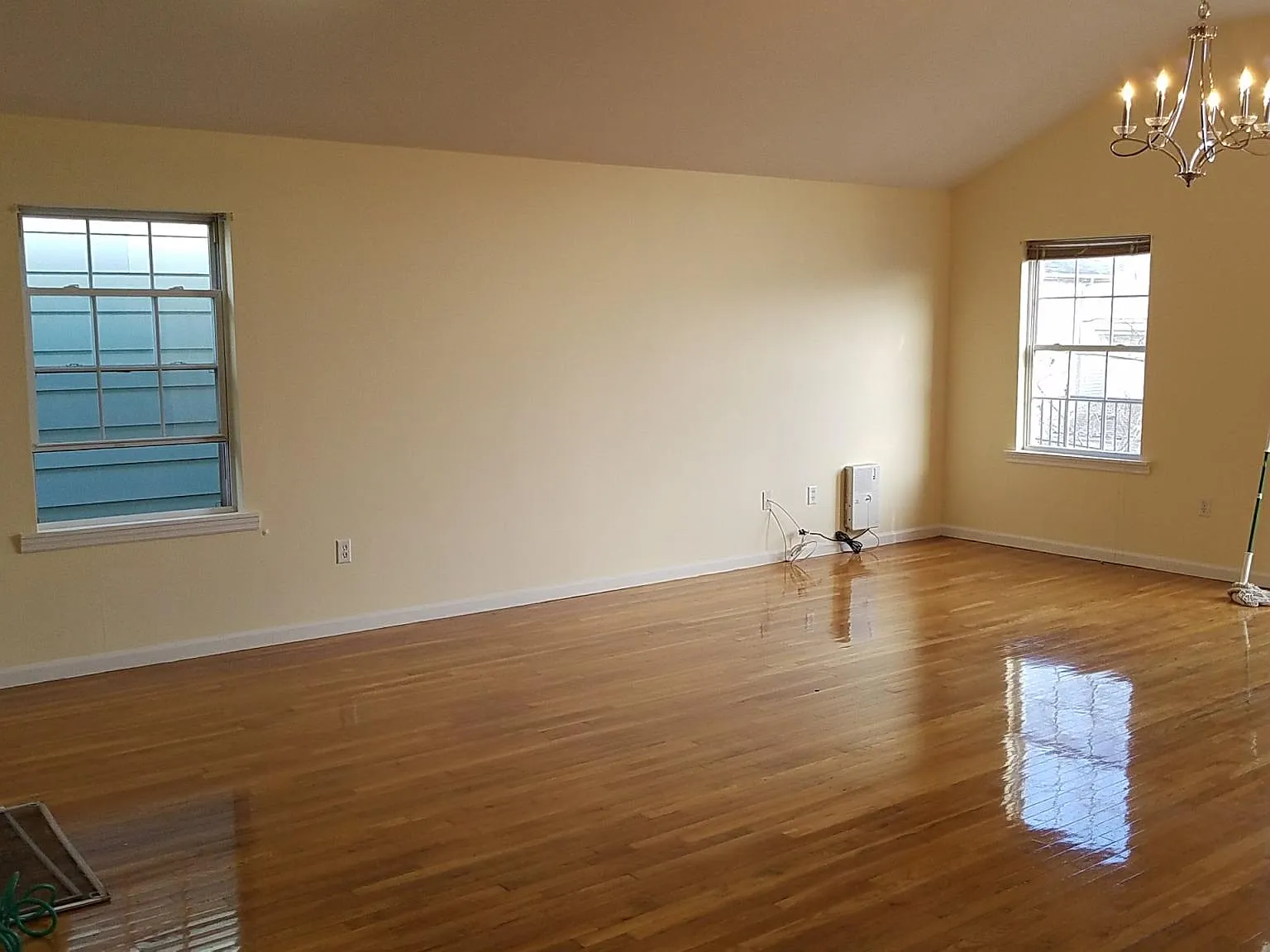 3 bed, 1300 sqft, $3,000 — Photo 4