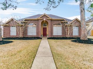 14206 Ragus Lake Dr, Sugar Land, TX 77498