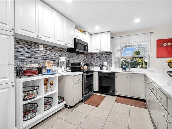 3rd image of 4361 Coral Springs Dr #1B