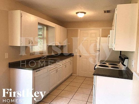 5th image of 1083 Riggs St