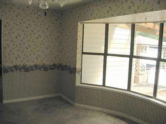 4th image of 1610 Valley View Ln