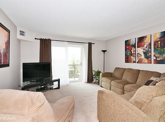 4th image of 1 Bloomingdale Pl APT 614