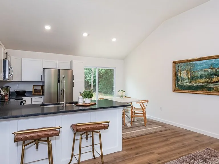457 Marchmont Dr — Photo 15