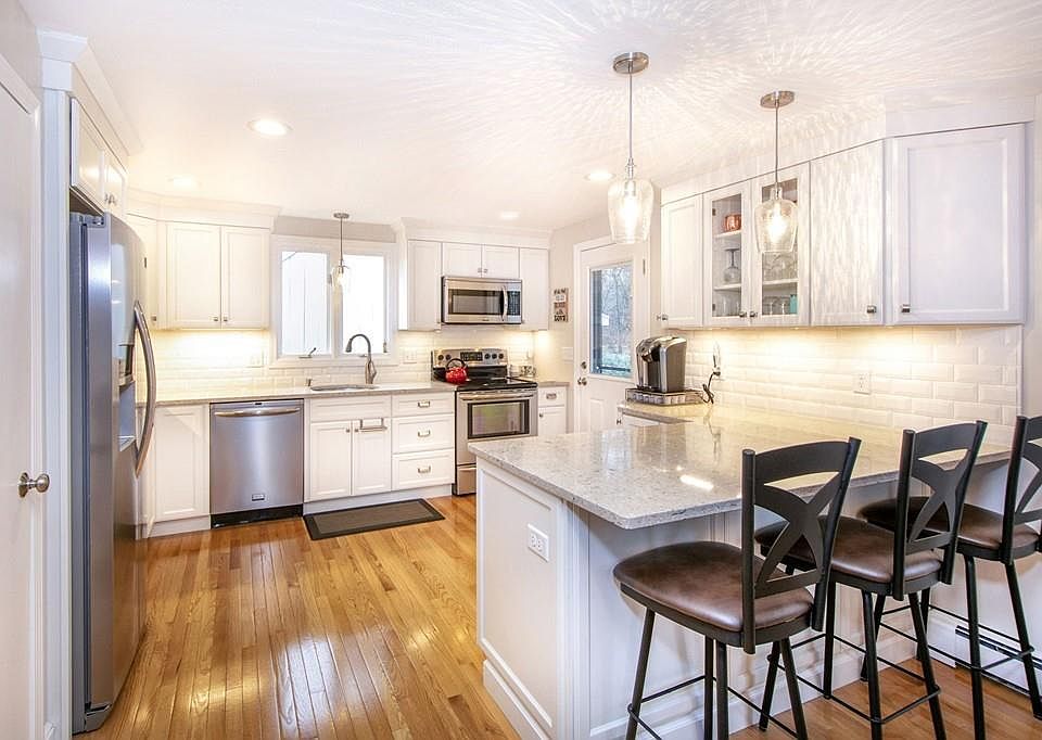 1st image of 4 Trout Farm Ln