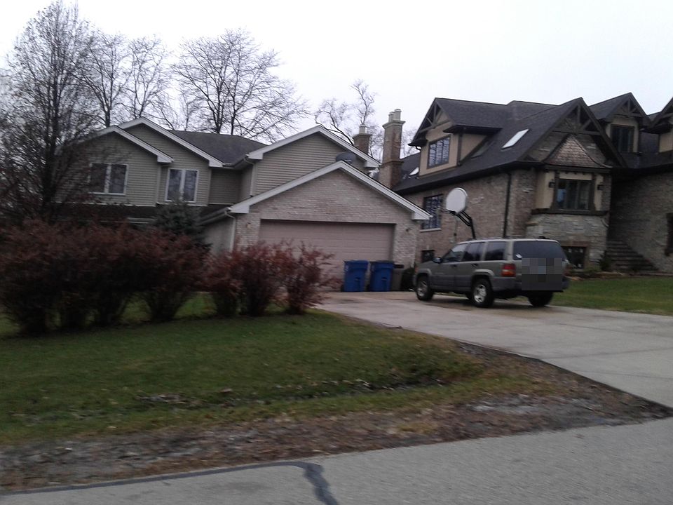 1st image of 8107 W 98th St
