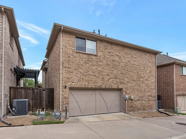 2464 Castle Ridge Dr — Photo 8
