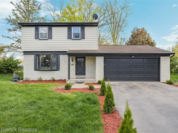 1874 Hopkins Dr, Wixom, MI 48393