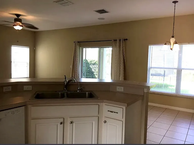 9805 Portofino Dr — Photo 6