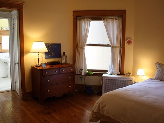 3rd image of 5465 S Hyde Park Blvd APT 3