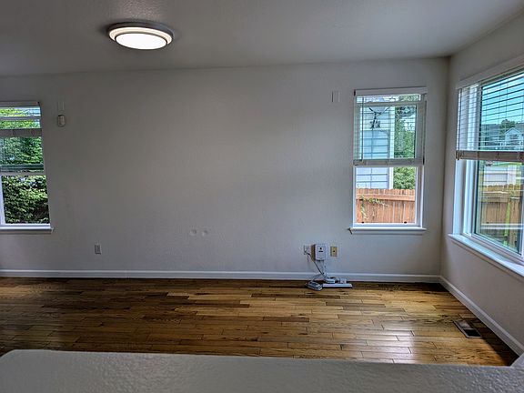 4th image of 6060 S Yakima St