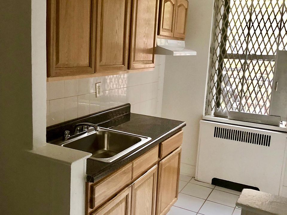 2nd image of 2130 Wallace Ave #3B