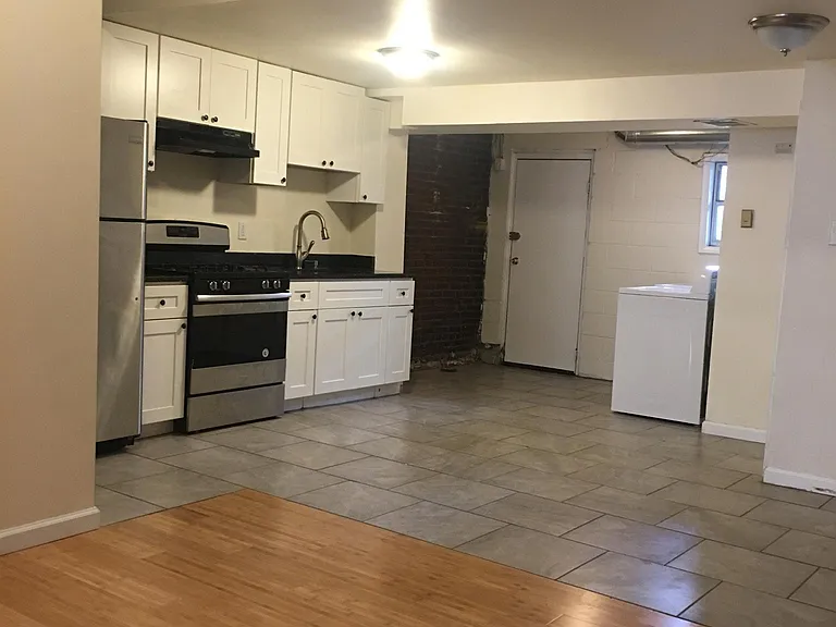 2371 E Letterly St #B — Photo 3