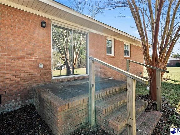 3rd image of 905 Vivian Rd