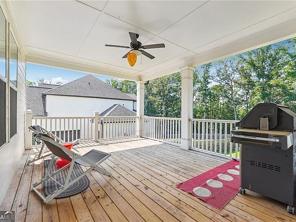 4th image of 1039 Montrose Way