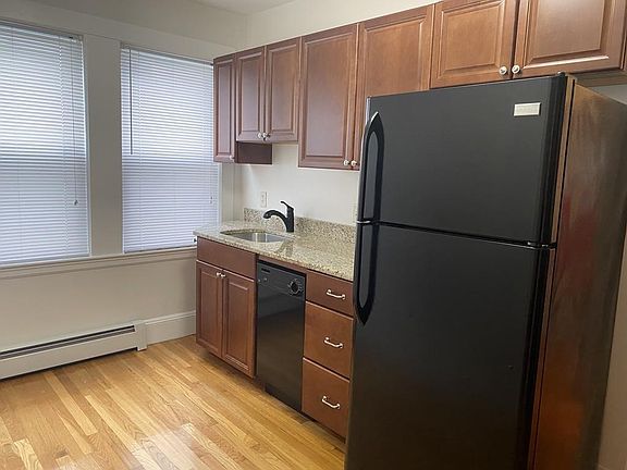 5th image of 50 Putnam St APT 1
