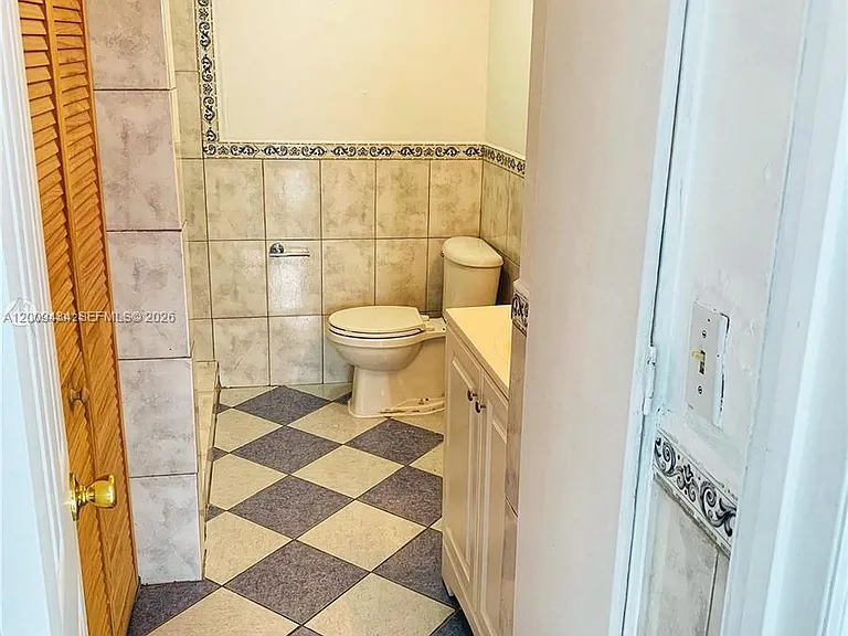 1325 W 68th St #514 — Photo 10