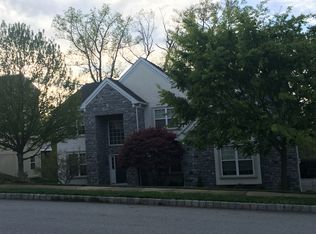 21 Venuti Dr, Aston, PA 19014