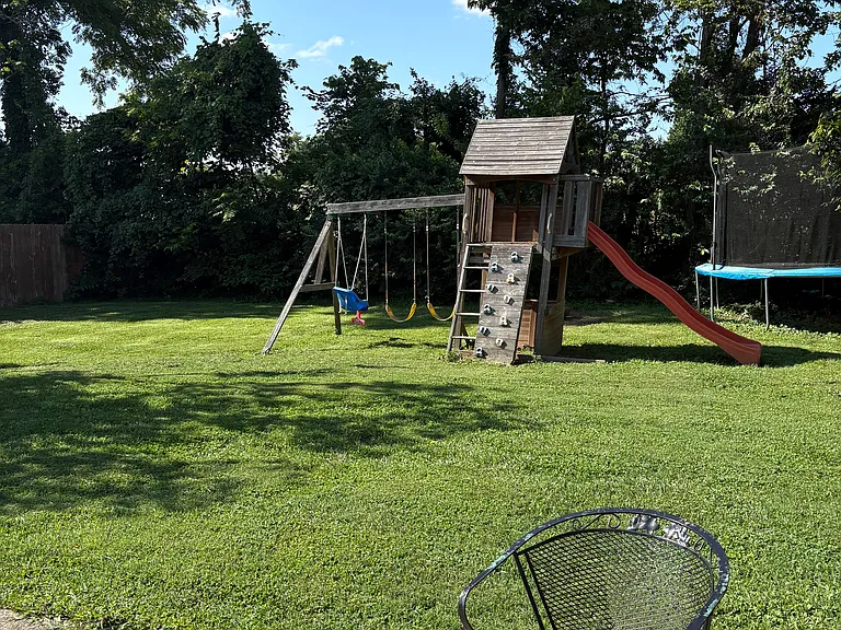 112 Windsor Dr — Photo 6