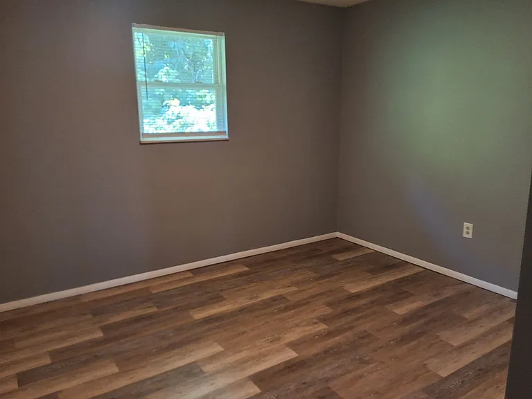 1178 Lois Ln — Photo 10