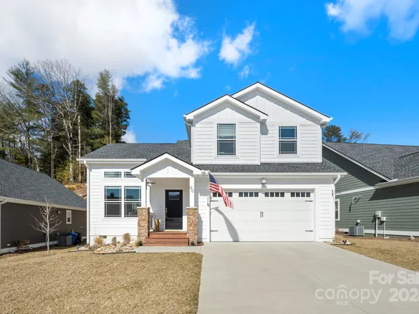 90 Leyland Cir, Hendersonville, NC 28792