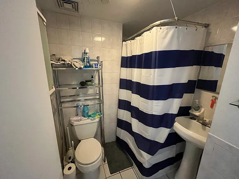 124 Allen St — Photo 8
