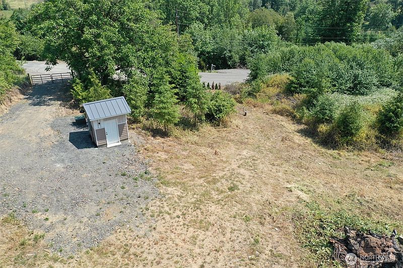 2nd image of 215 Sanderson Road