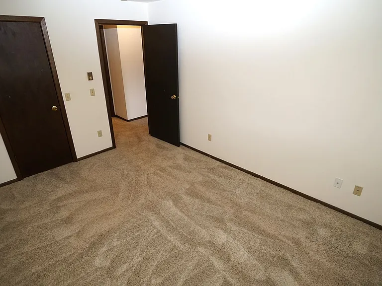 129-137 E Richards Rd — Photo 16