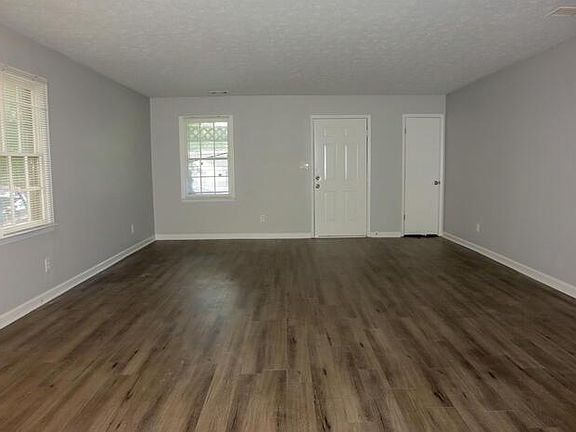 3rd image of 1229 Pinedale Cir NW