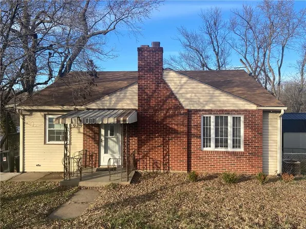 919 Mason Rd, Saint Joseph, MO 64504