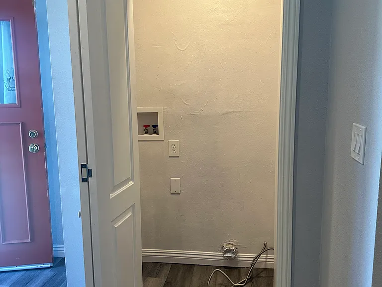 10220 S Van Ness Ave — Photo 5