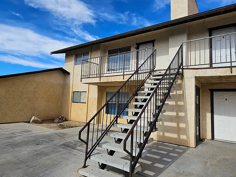 CAP825 — Photo 2