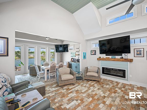 3rd image of 12088 Gateway Dr