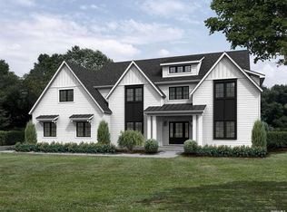 14 Sycamore Pl, Smithtown, NY 11787