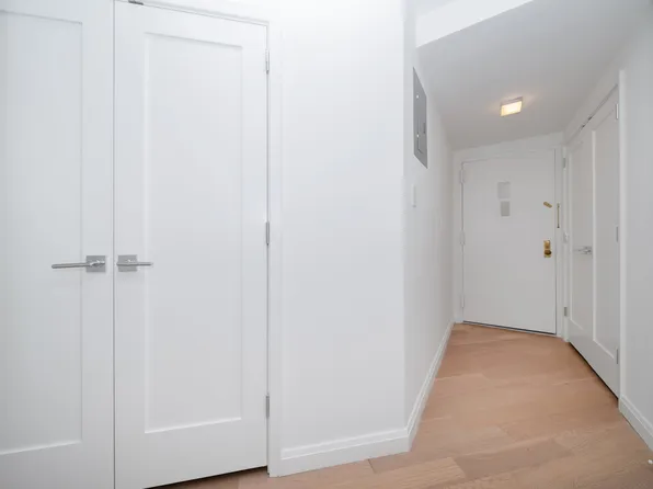 250 West 19th Street image 6 of 13