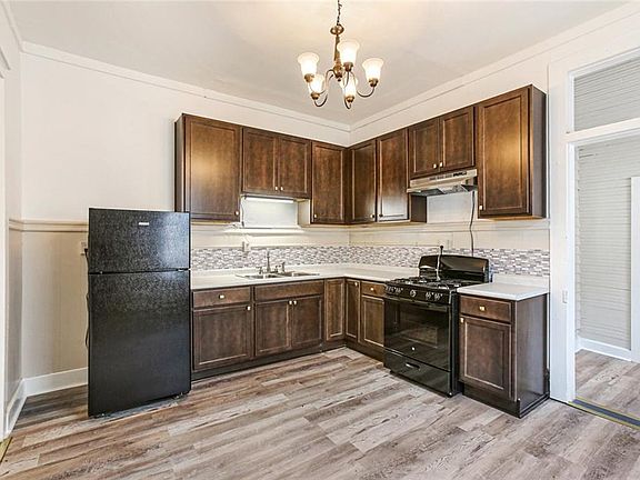 5th image of 3709-11 Constance St
