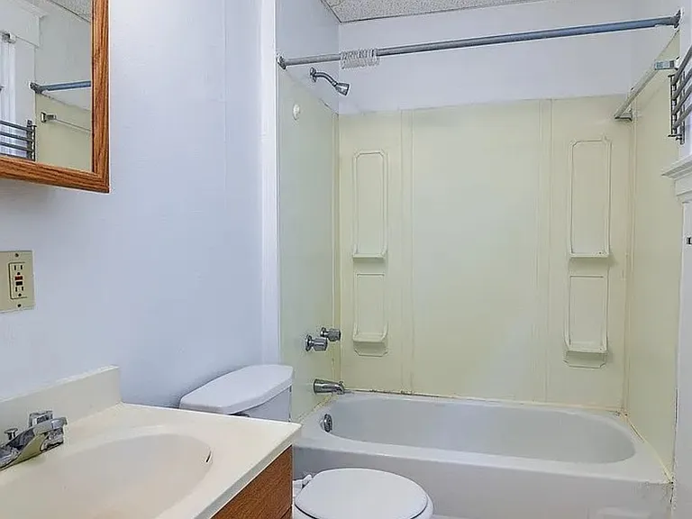 2318 Chickasaw St — Photo 13