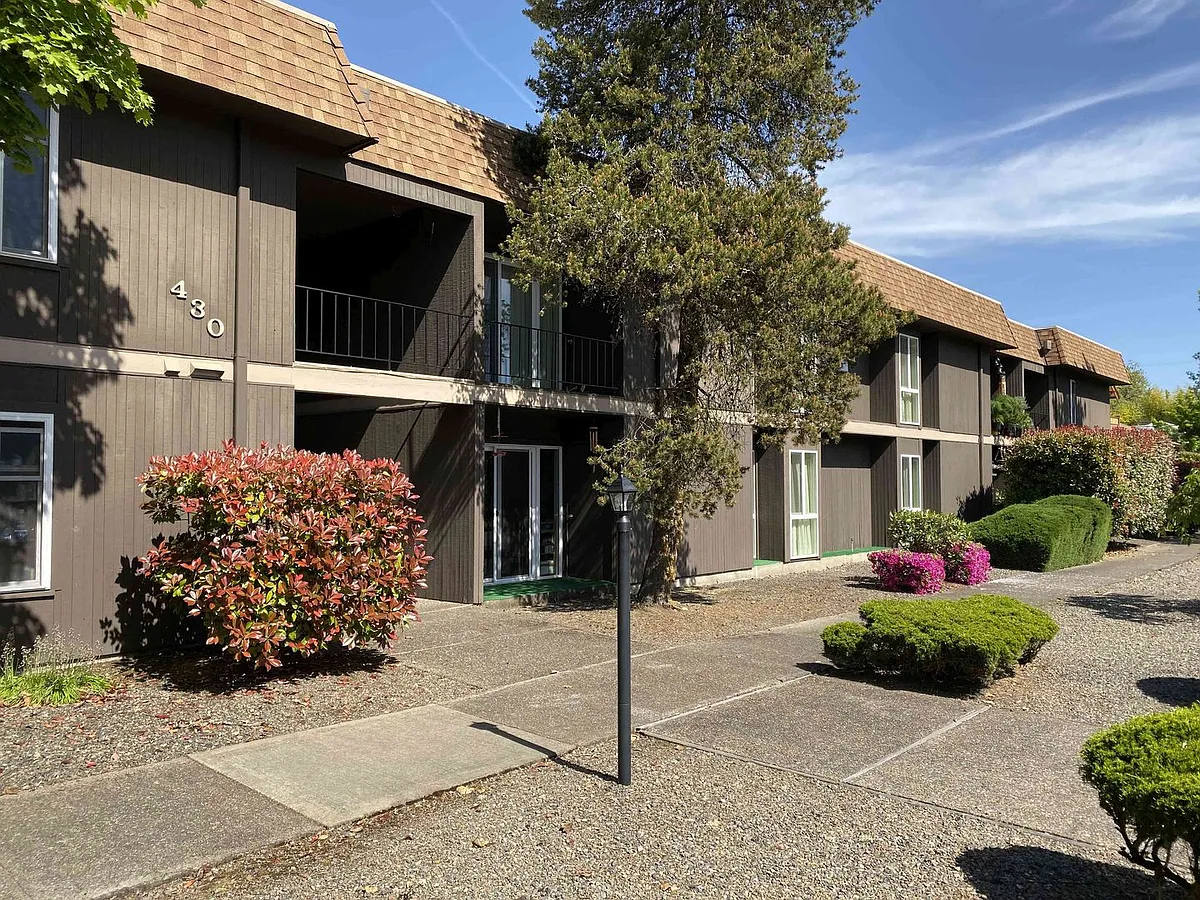 Photo 1 of 10 - 430 SW 7th St #1-15 - Corvallis, OR Primary Photo - 430 SW 7th St #1-15