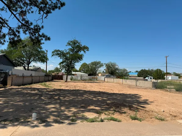 533 Dakota St SE, Albuquerque, NM 87108