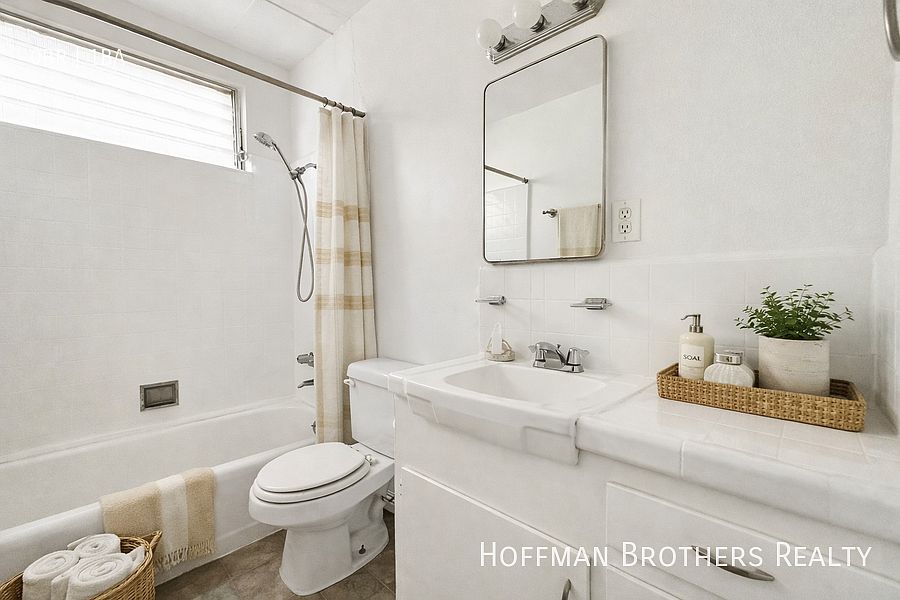 2nd image of 1350 N Citrus Ave #10