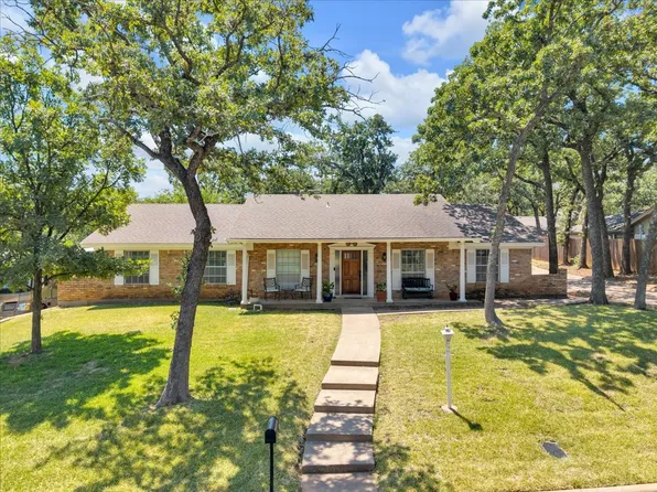 207 Walnut Way, Euless, TX 76039