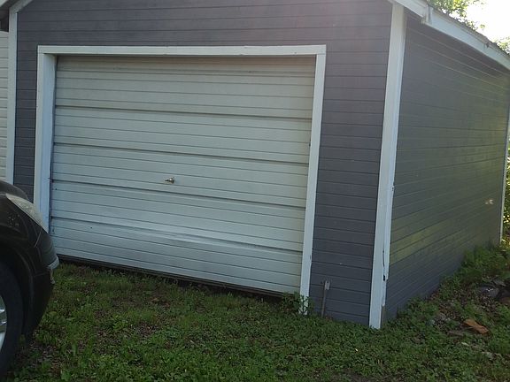 Detached 1 car garage 