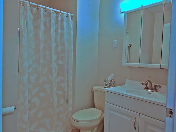 3rd image of 186 N Coconut Palm Blvd