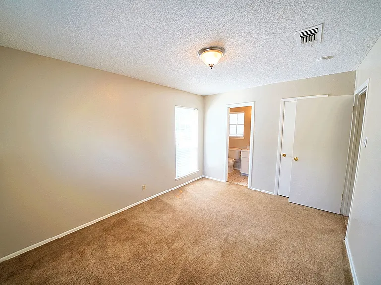 225 Linda Ct — Photo 17