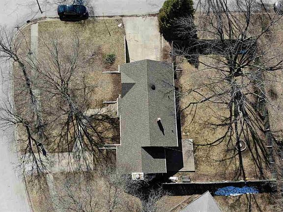3rd image of 604 Skylark Dr