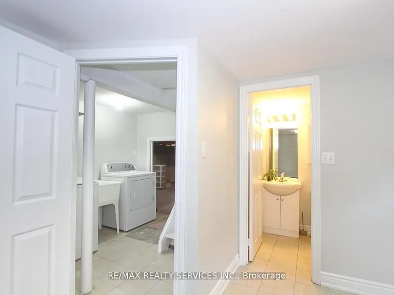 185 Earnscliffe Cir — Photo 32