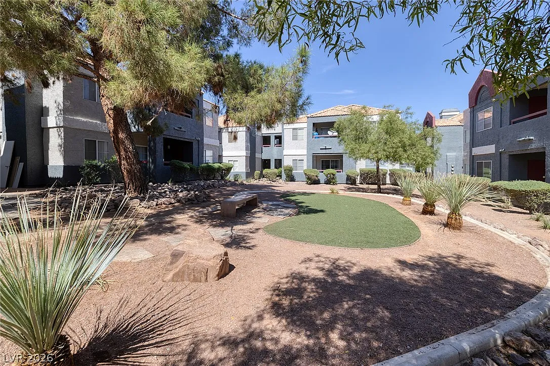 2 bed, 2.0 bath, 998 sqft, $1,350 — Photo 3