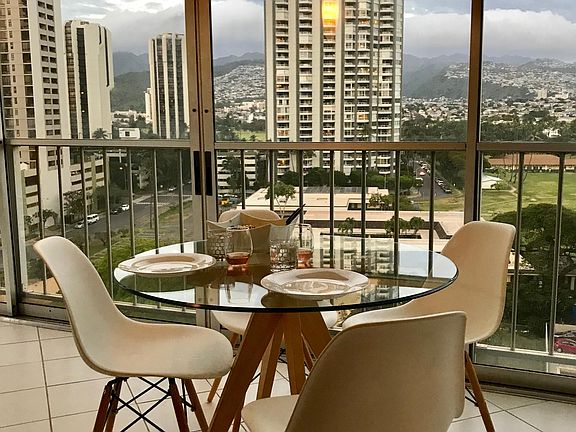 Lanai dining area with fantastic open views