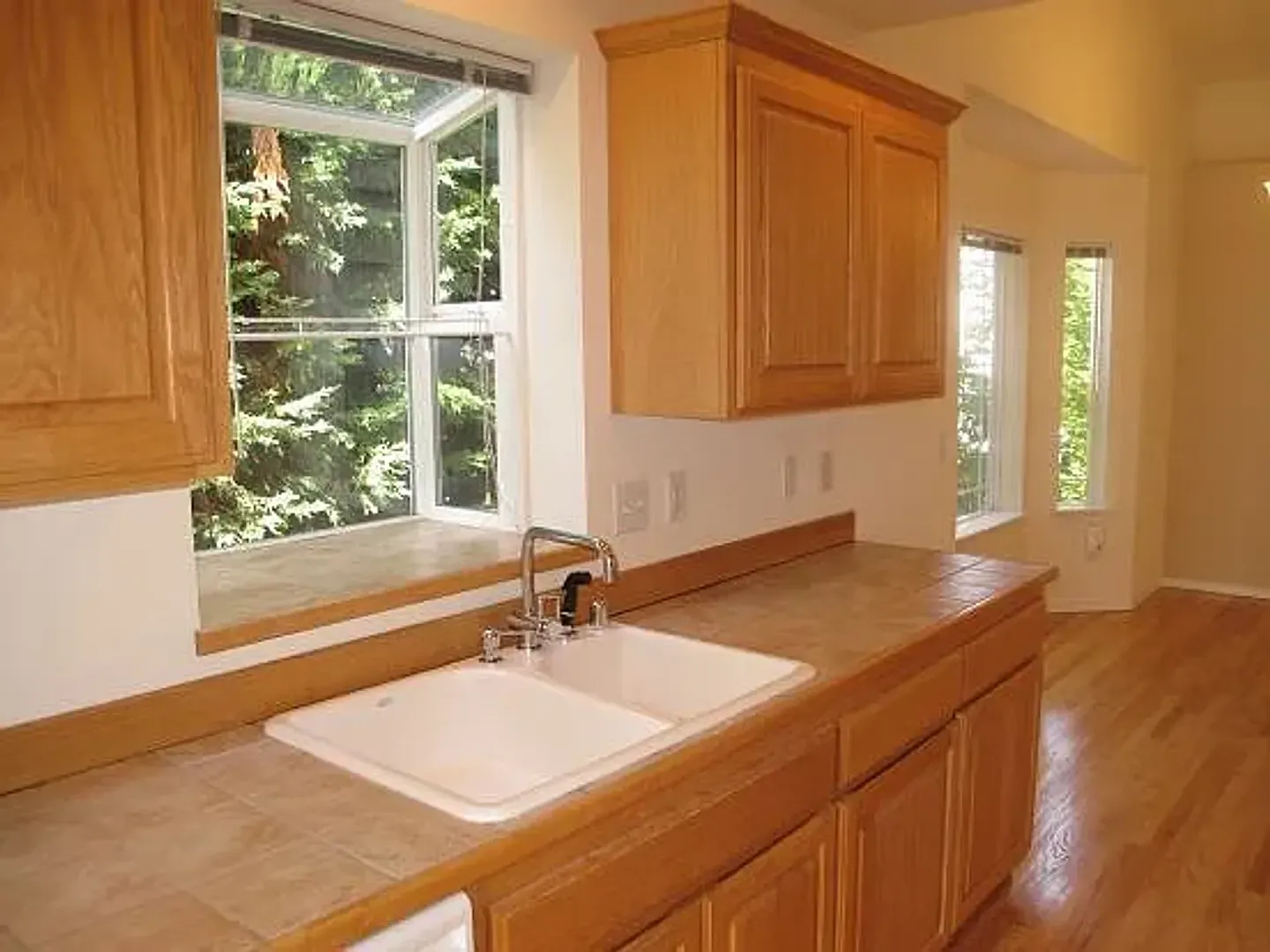 2 bedroom, 2 bath Townhome in North Seattle. — Photo 4