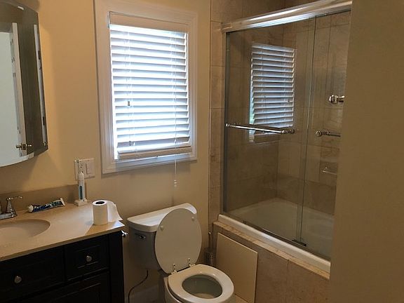 2nd image of 2658 N Wilton Ave #3